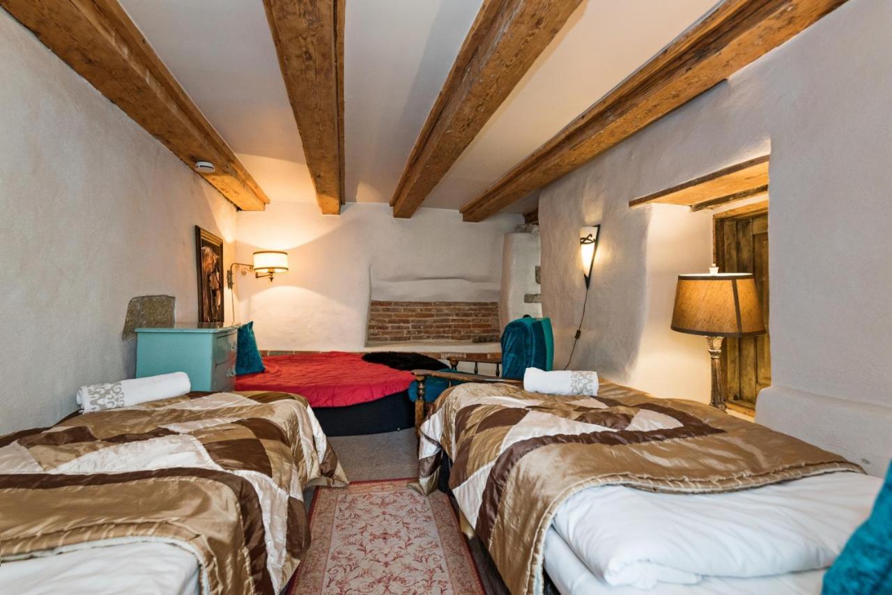 Historical Two-Bedroom Apartment With Sauna, Jacuzzi And Fireplace Reval Esterno foto